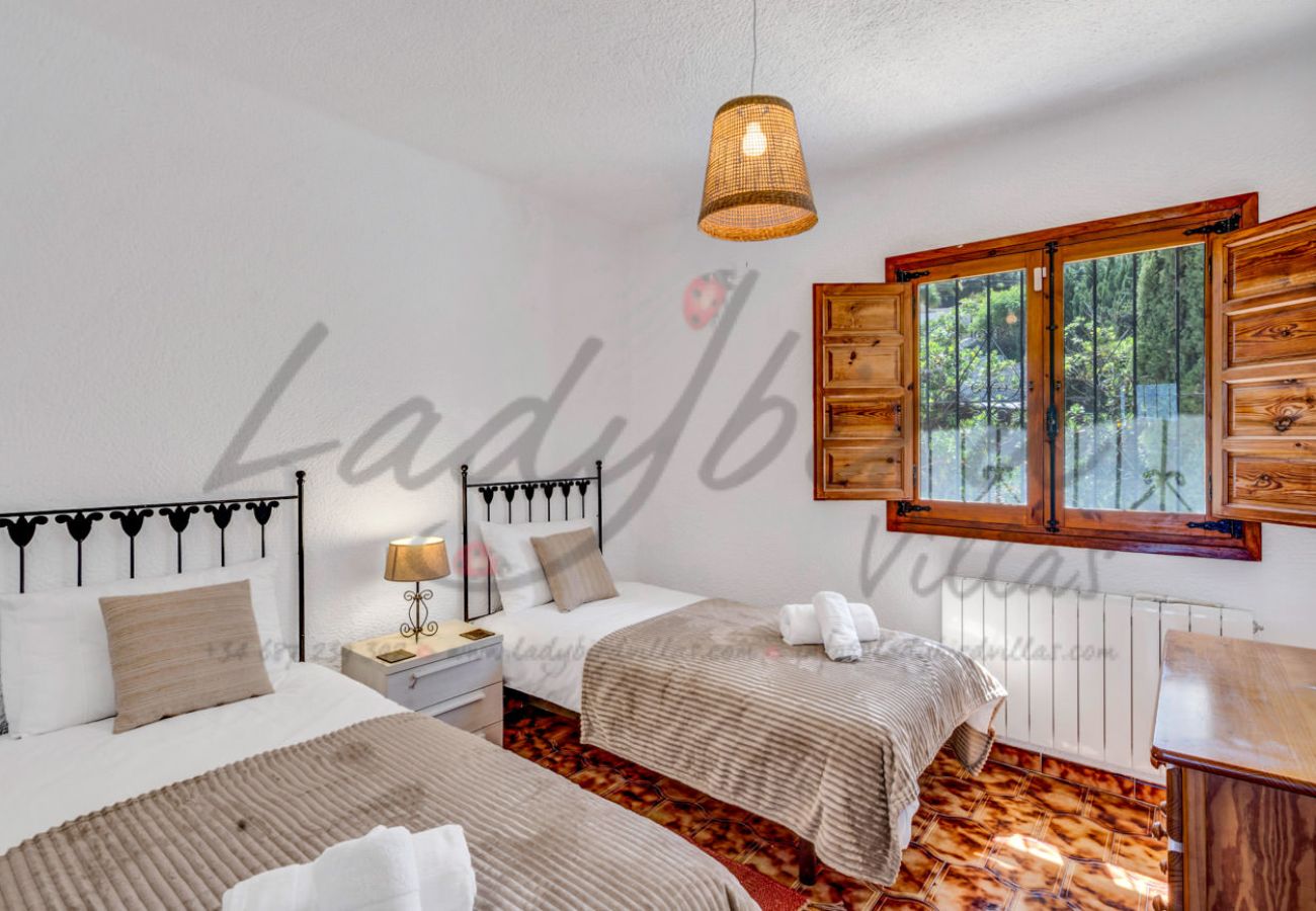 Villa in Javea - LB041 Four bedroom villa with private pool