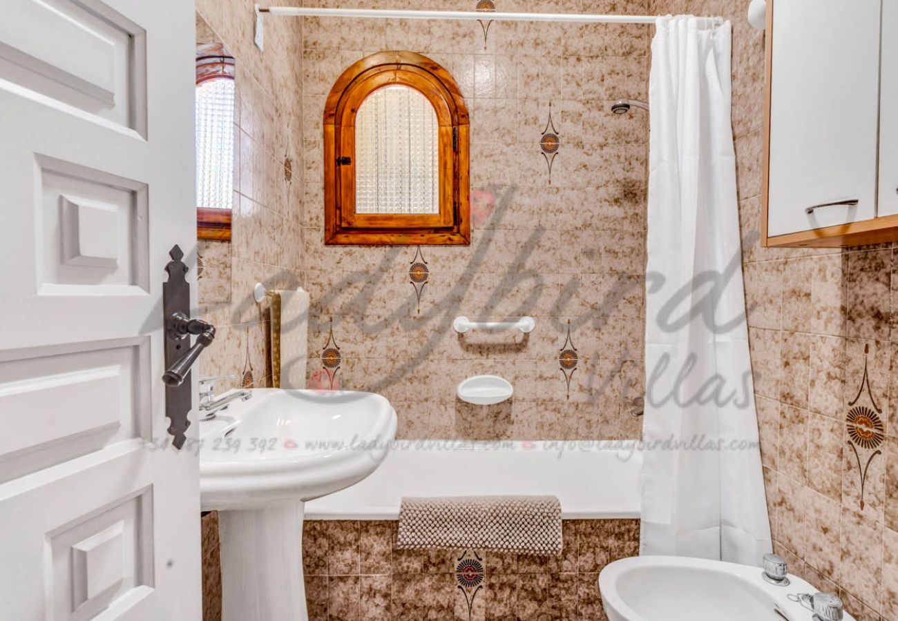 Villa in Javea - LB041 Four bedroom villa with private pool