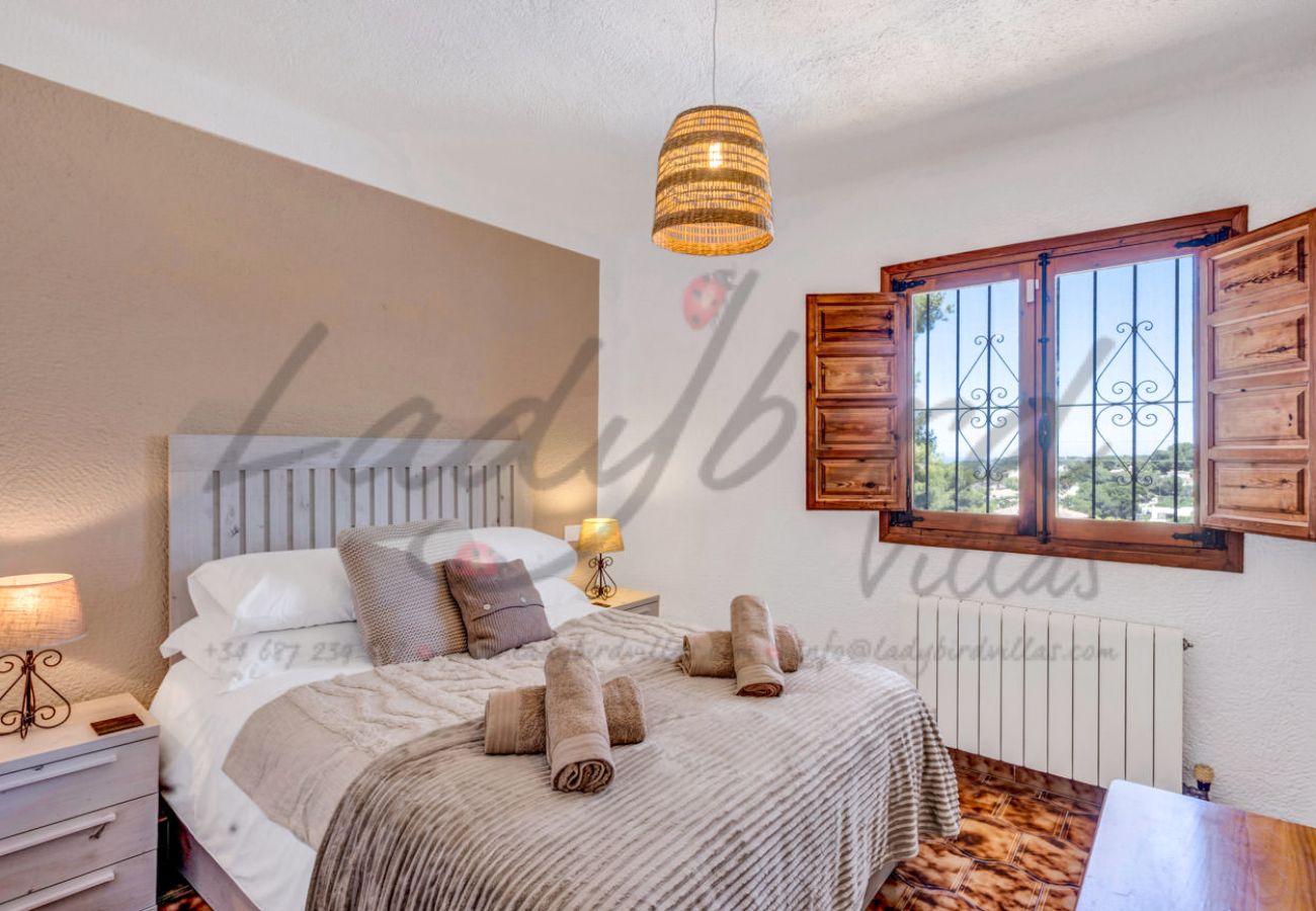 Villa in Javea - LB041 Four bedroom villa with private pool